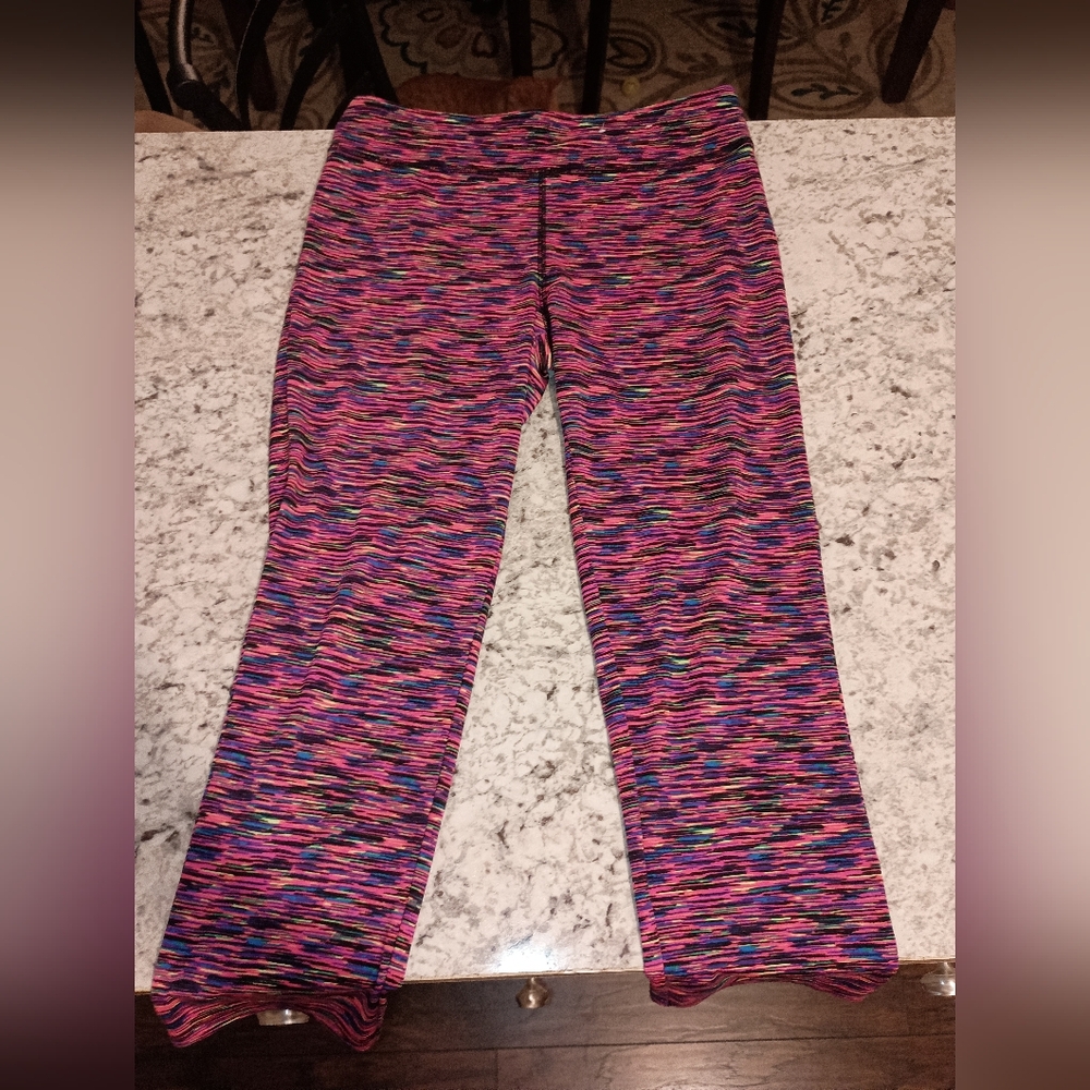 Medium Flirtitude Multicolor Capri Leggings